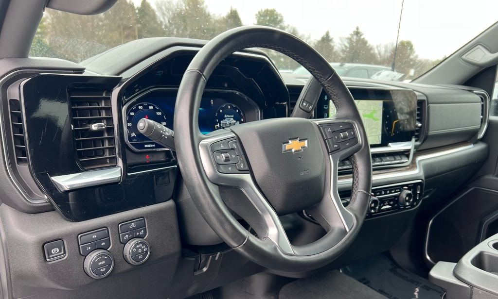 Used 2025 Chevrolet Silverado 2500 LT w/ Convenience Package AWD/4WD image 16