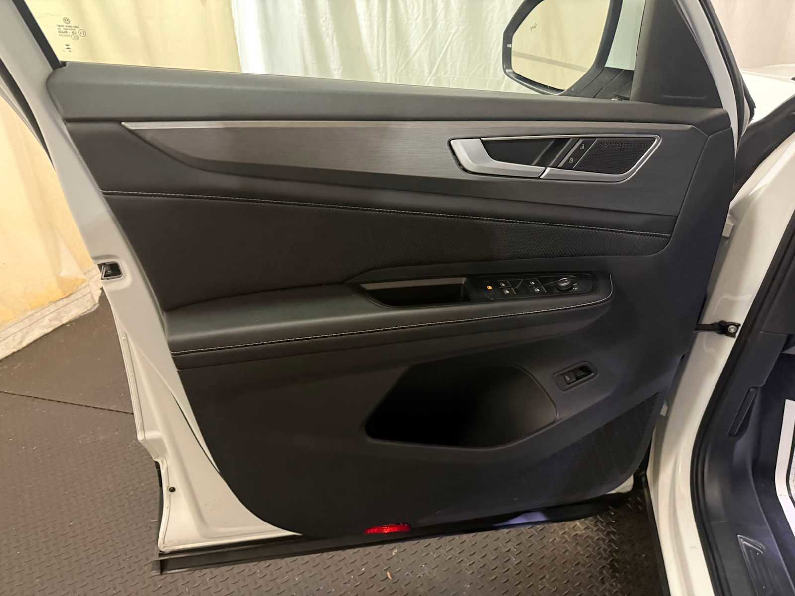 Certified 2024 Volkswagen Atlas Cross Sport SE image 20