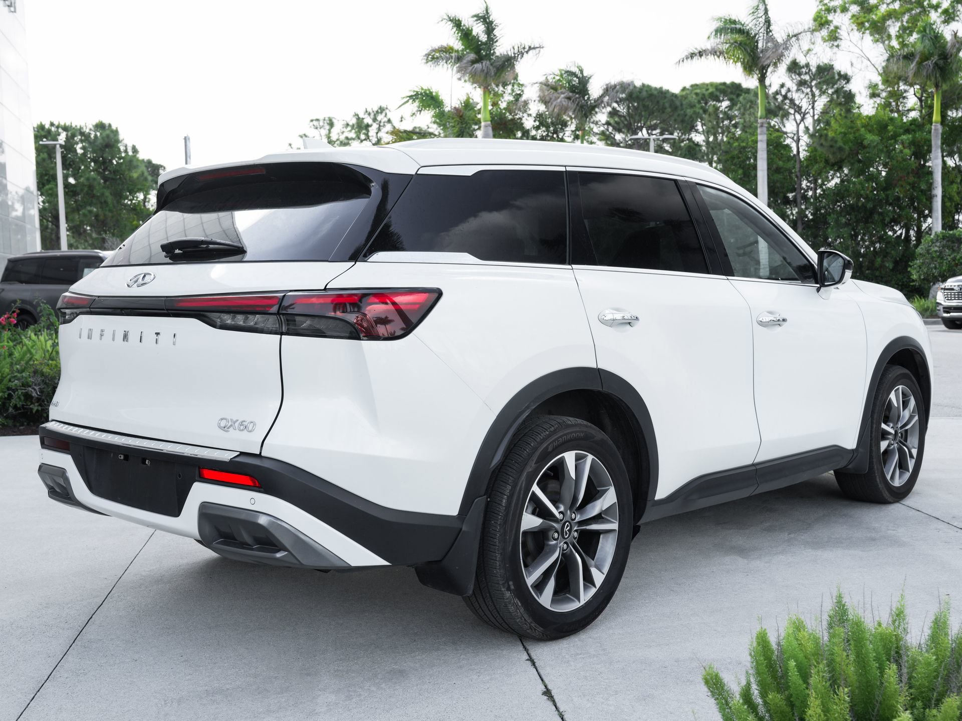 Certified 2023 INFINITI QX60 Luxe w/ Performance Audio Package AWD/4WD image 10
