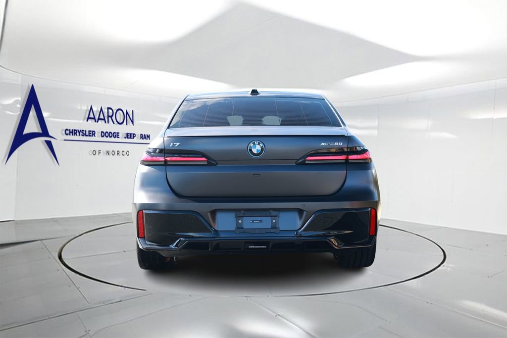 Used 2025 BMW i7 xDrive60 w/ Executive Package image 3