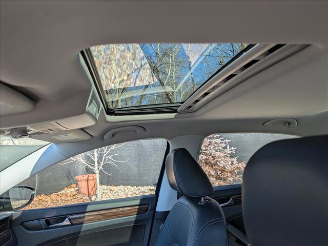 Used 2020 Volkswagen Passat 2.0T SEL image 24