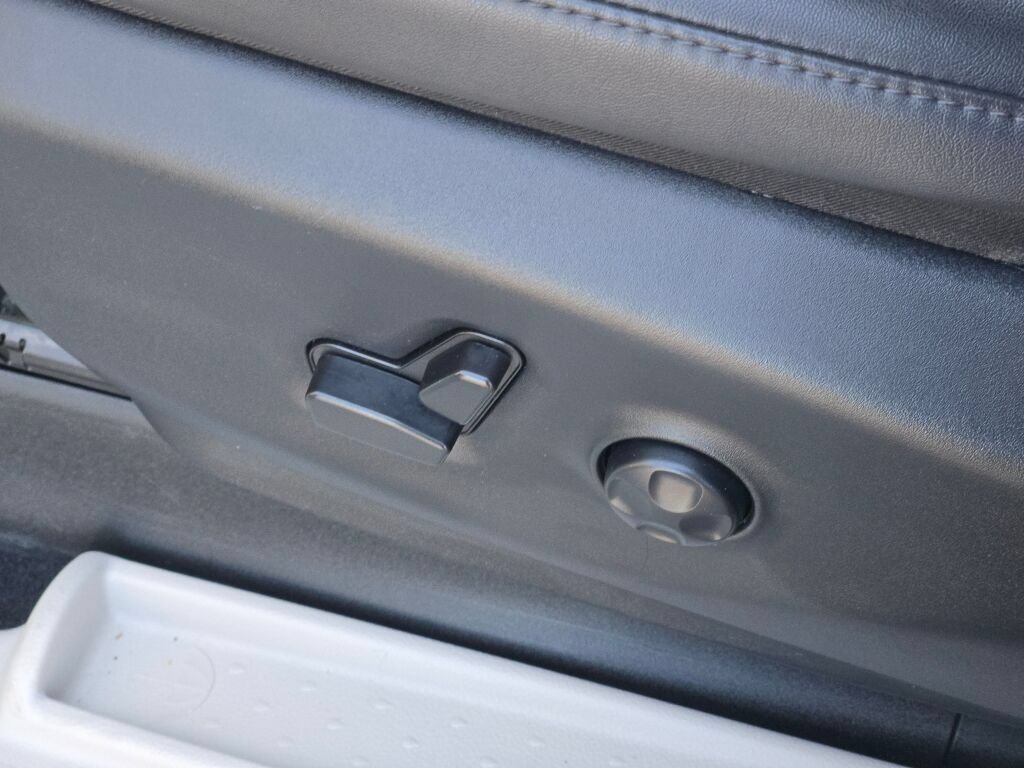 Certified 2024 Chrysler Pacifica Touring-L FWD image 29