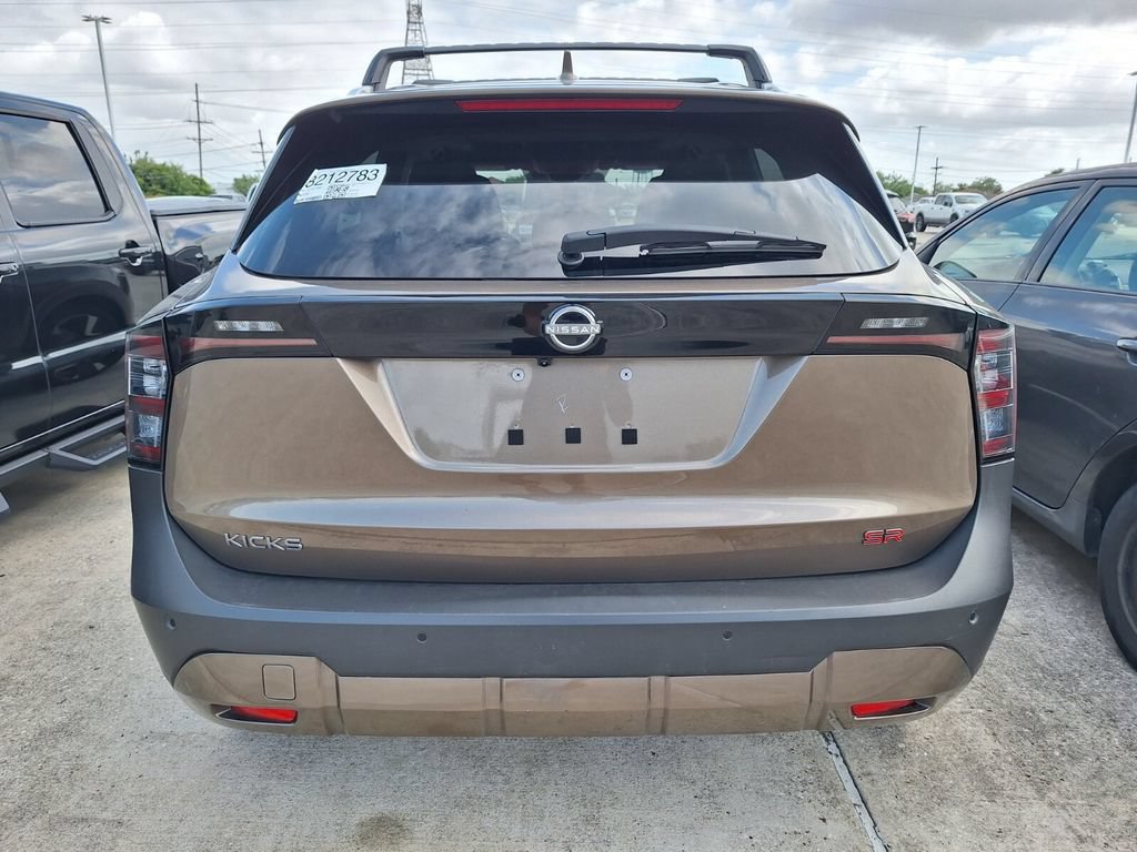 Used 2025 Nissan Kicks SR w/ SR Premium Package FWD image 5