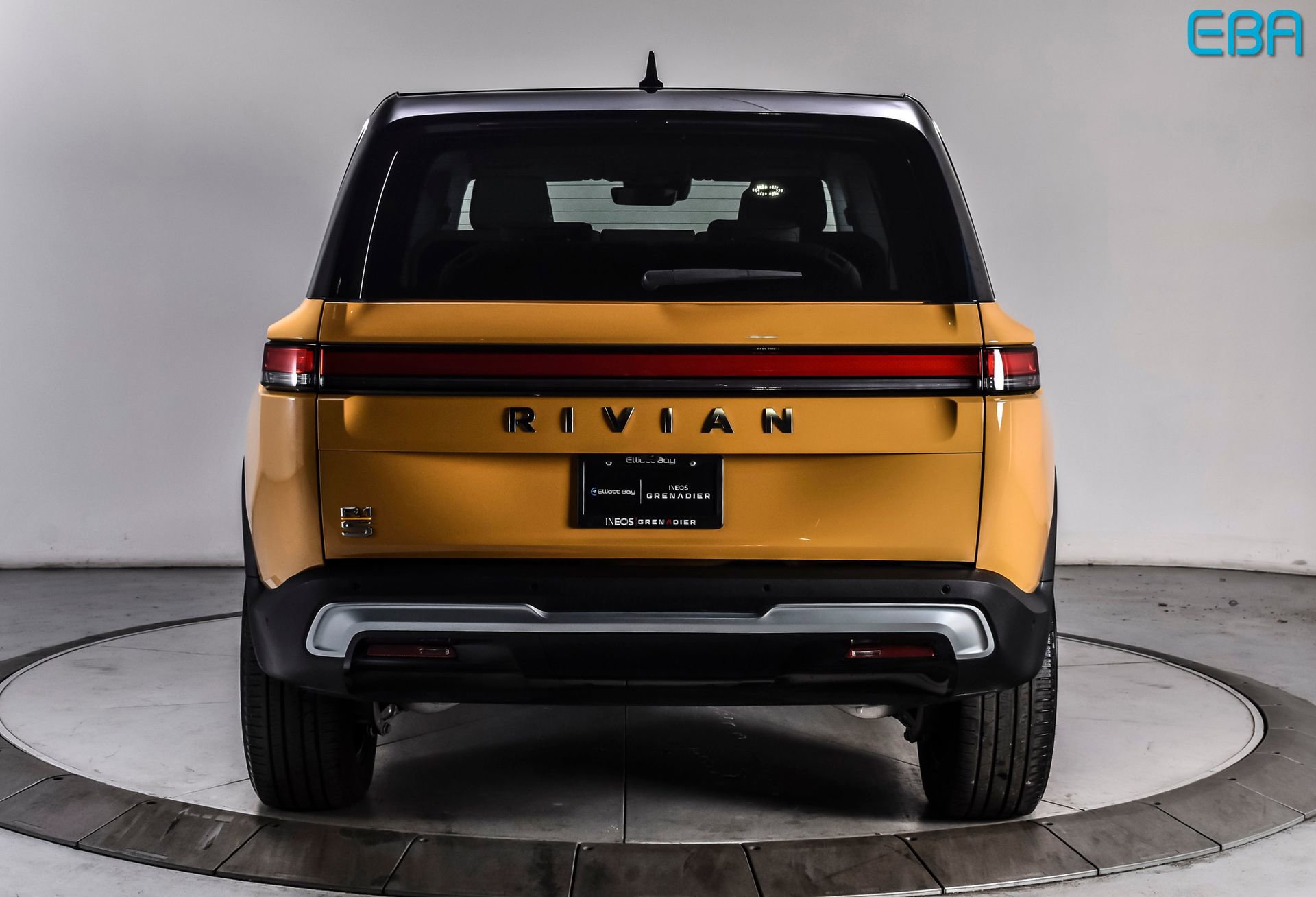Used 2023 Rivian R1S Adventure AWD/4WD image 5