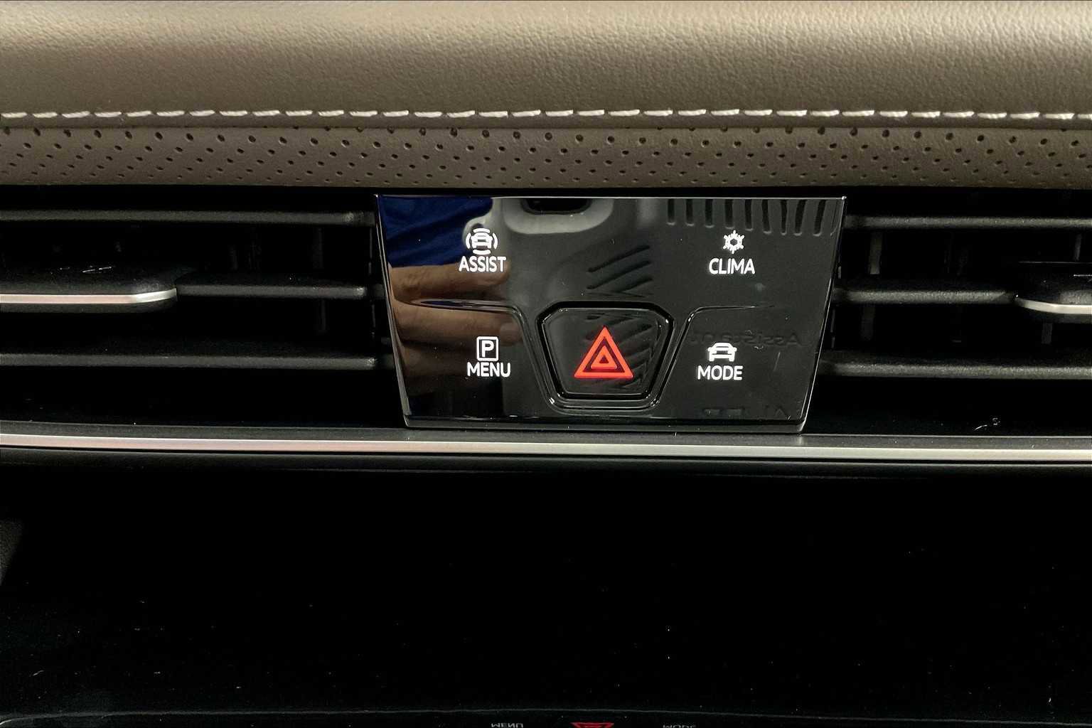 New 2025 Volkswagen Atlas SEL image 21