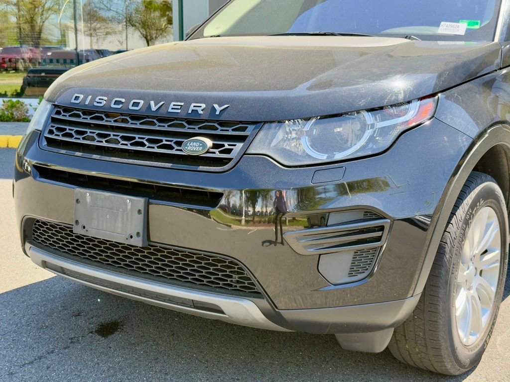 Used 2018 Land Rover Discovery Sport SE AWD/4WD image 2
