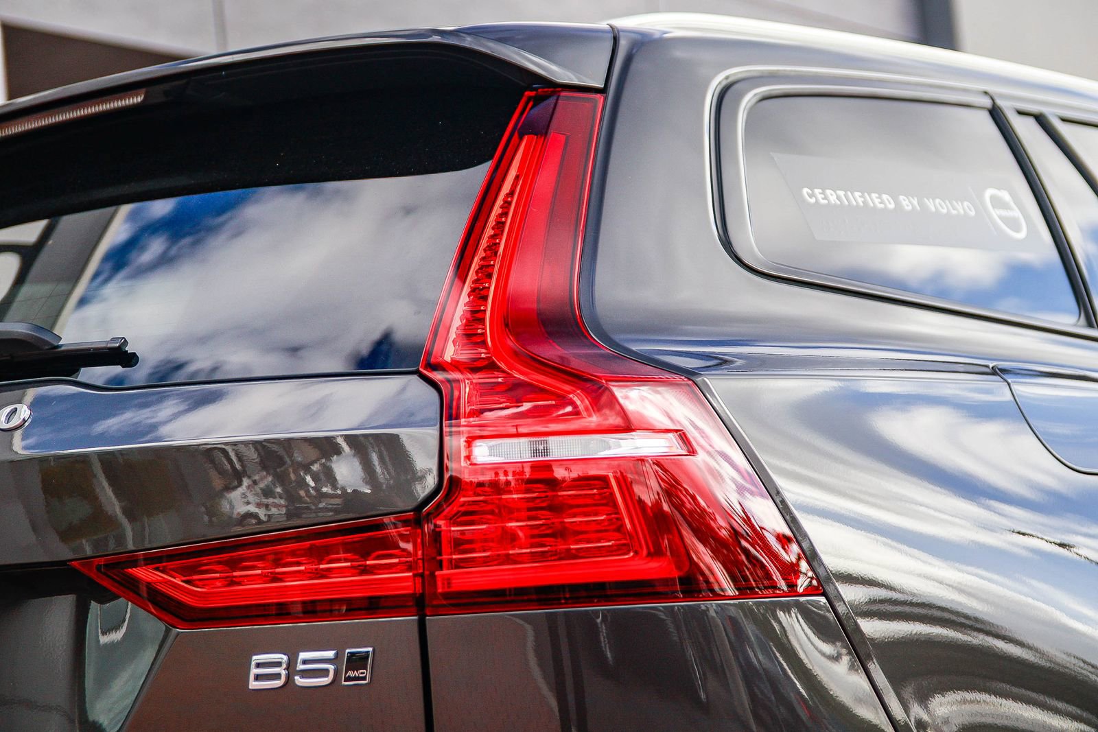 Used 2025 Volvo V60 B5 Cross Country Plus image 38