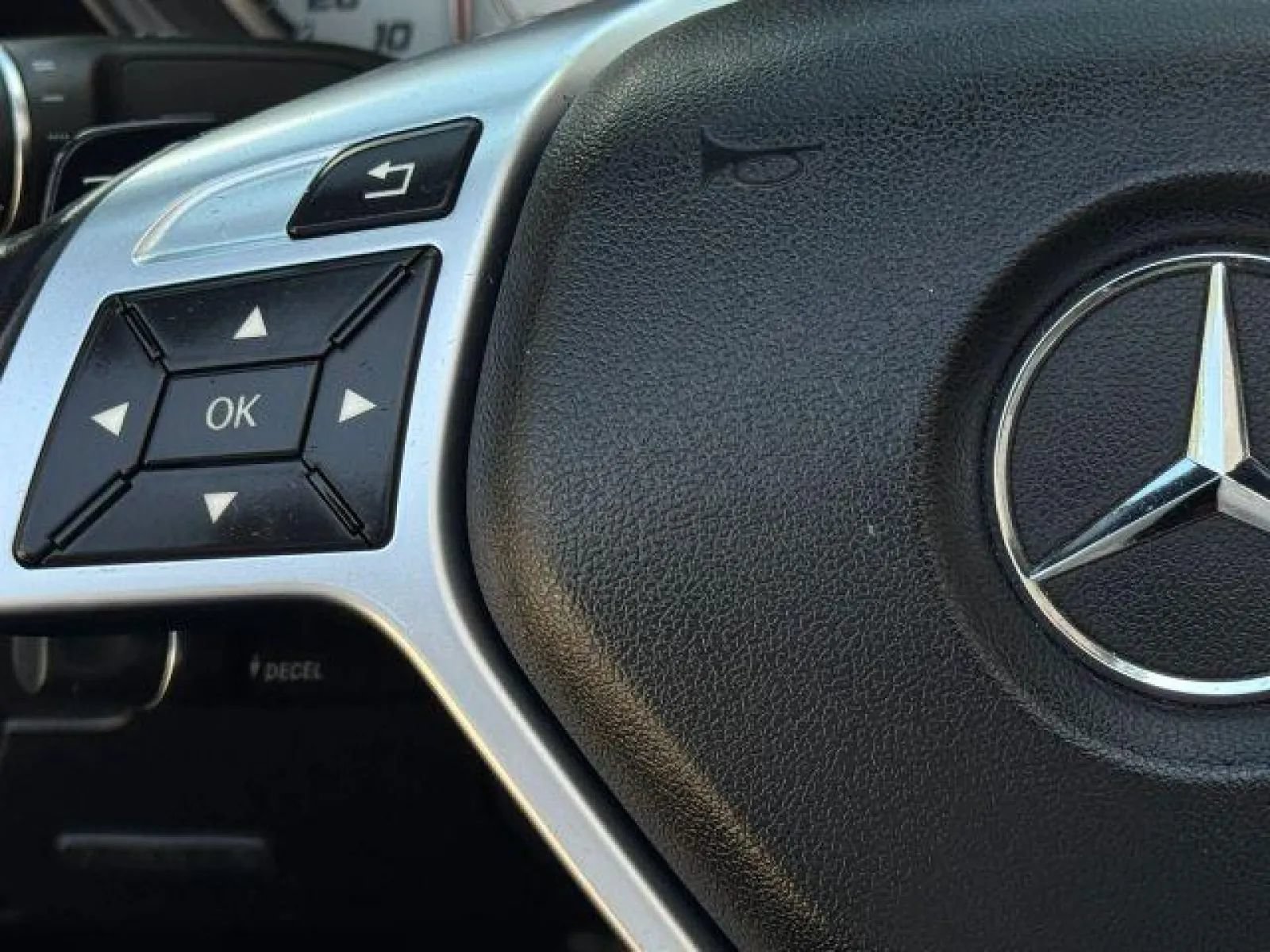 Used 2015 Mercedes-Benz SLK 250 image 39
