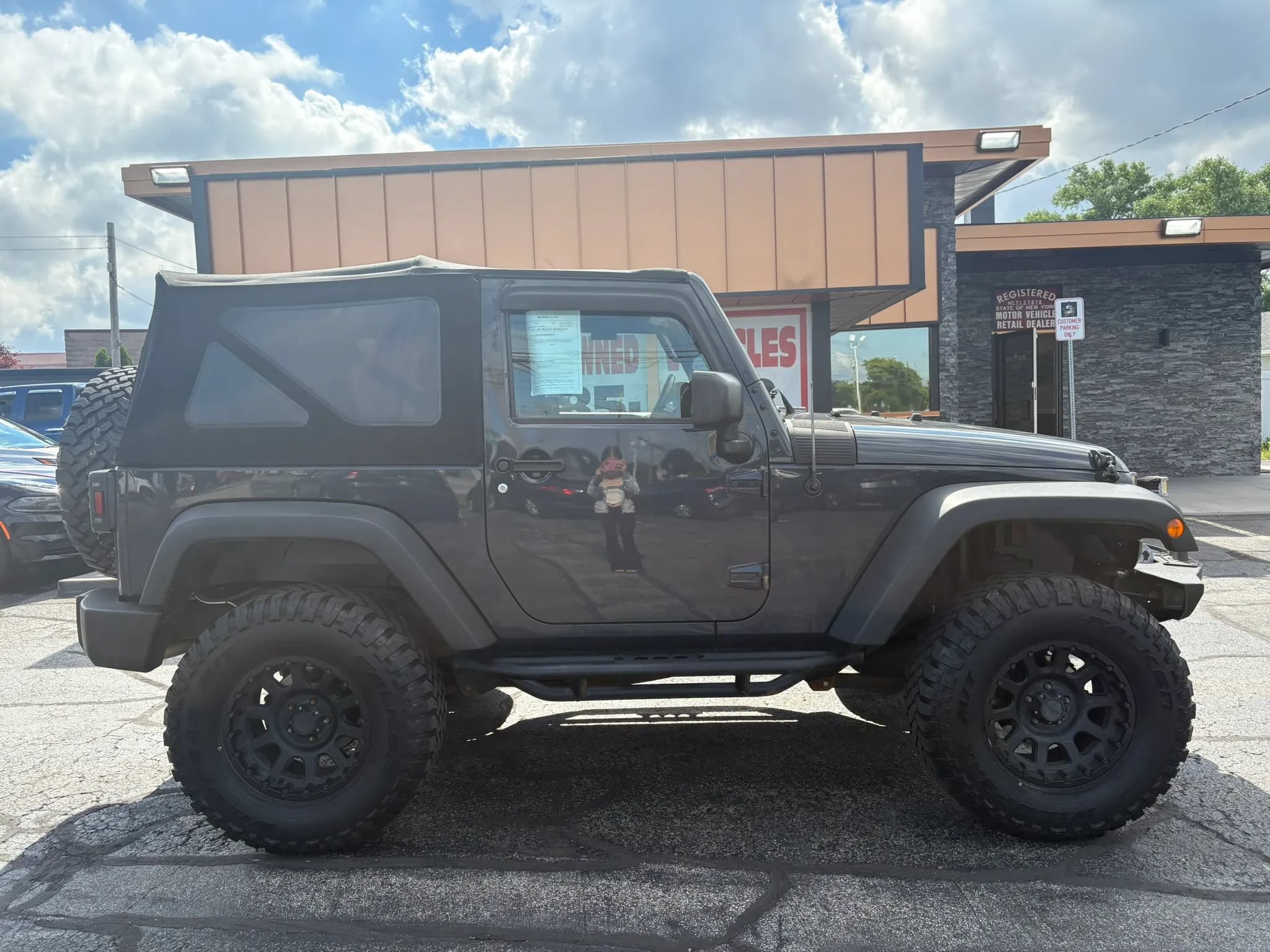 Used 2017 Jeep Wrangler Rubicon AWD/4WD image 3