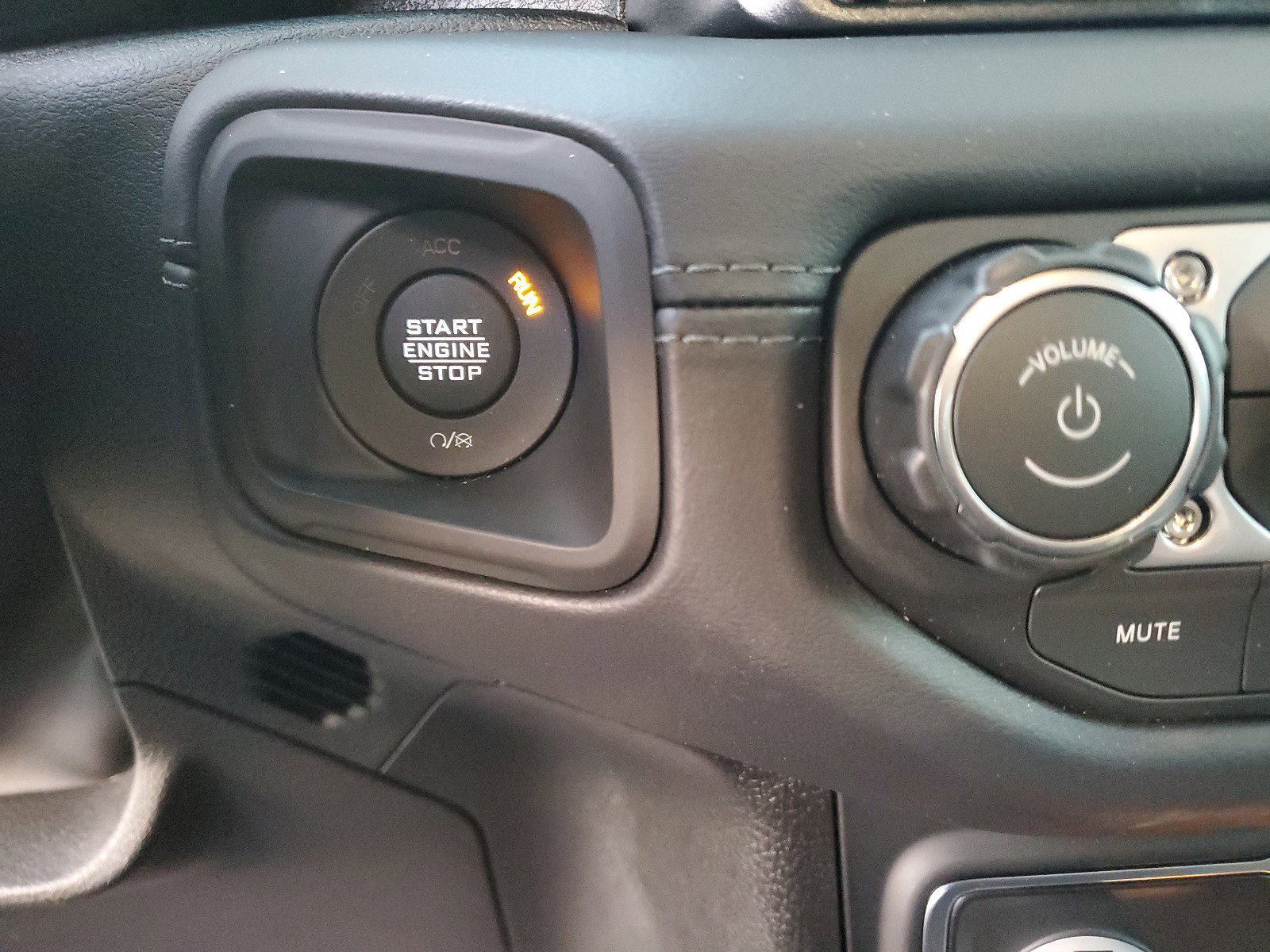 New 2026 Jeep Wrangler Unlimited Sahara w/ Safety Group AWD/4WD image 17