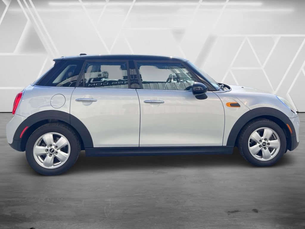 Used 2015 MINI Cooper 4-Door Hardtop image 4