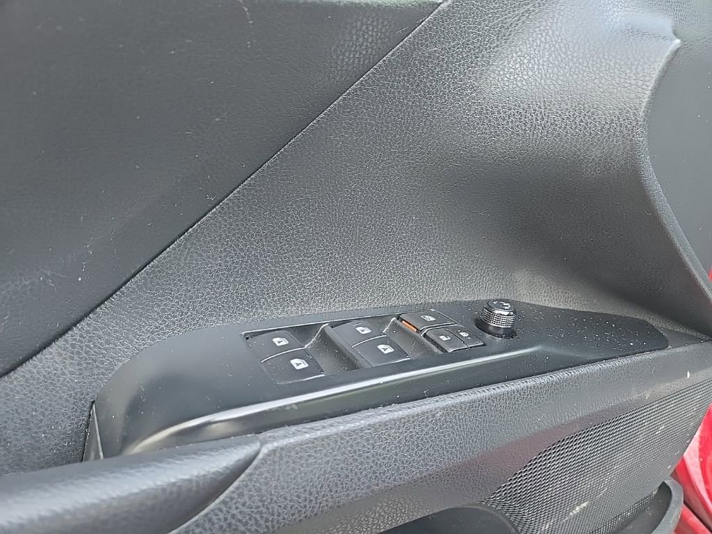 Used 2019 Toyota Camry LE image 10