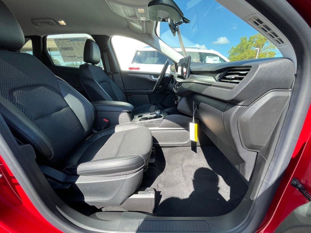 Used 2024 Ford Escape SE image 25