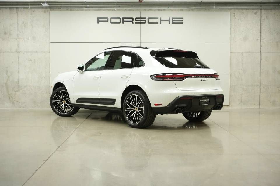 Certified 2026 Porsche Macan AWD/4WD image 3