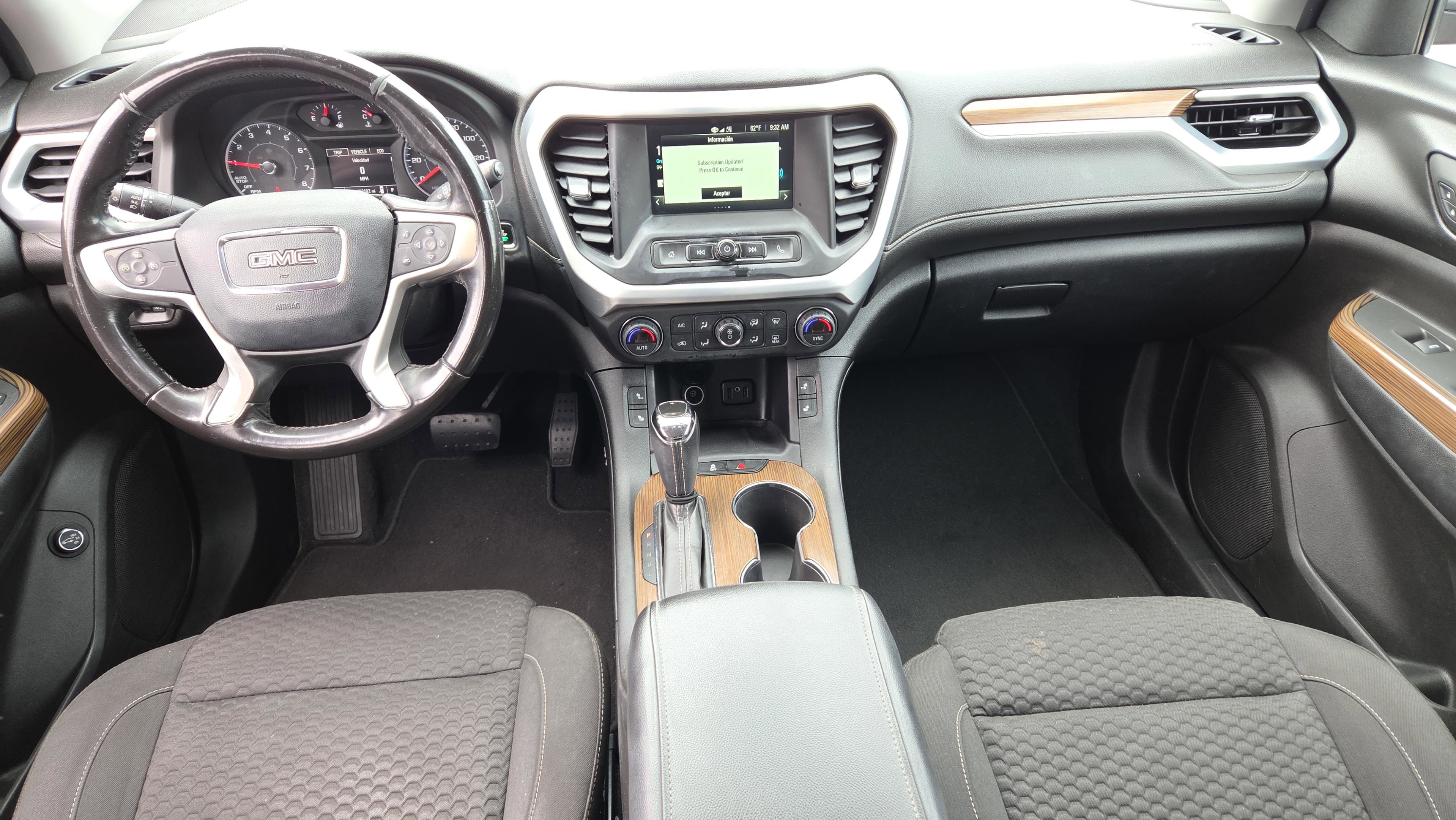 Used 2018 GMC Acadia SLE image 15