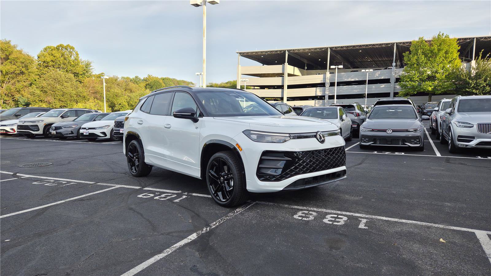 New 2026 Volkswagen Tiguan SE R-Line AWD/4WD image 34