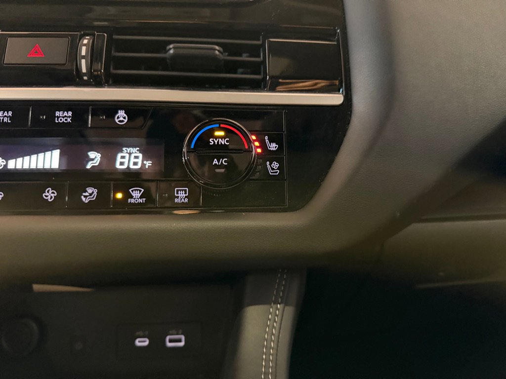 Used 2024 Nissan Pathfinder Platinum w/ Cargo Package image 30