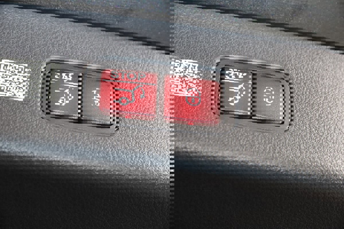 Used 2025 Mercedes-Benz GLC 300 4MATIC SUV image 57