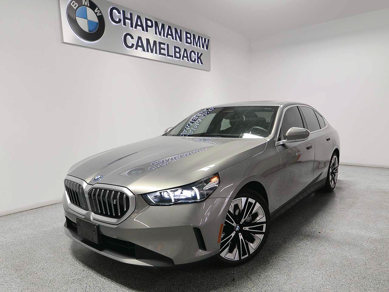 Used 2026 BMW i5 eDrive40 w/ Premium Package RWD image 1