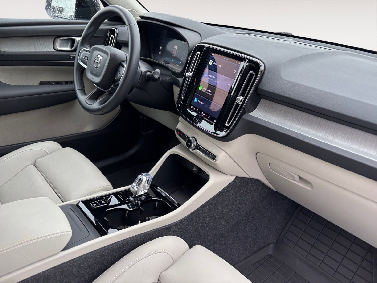 New 2025 Volvo XC40 B5 Plus w/ Protection Package Premier image 10