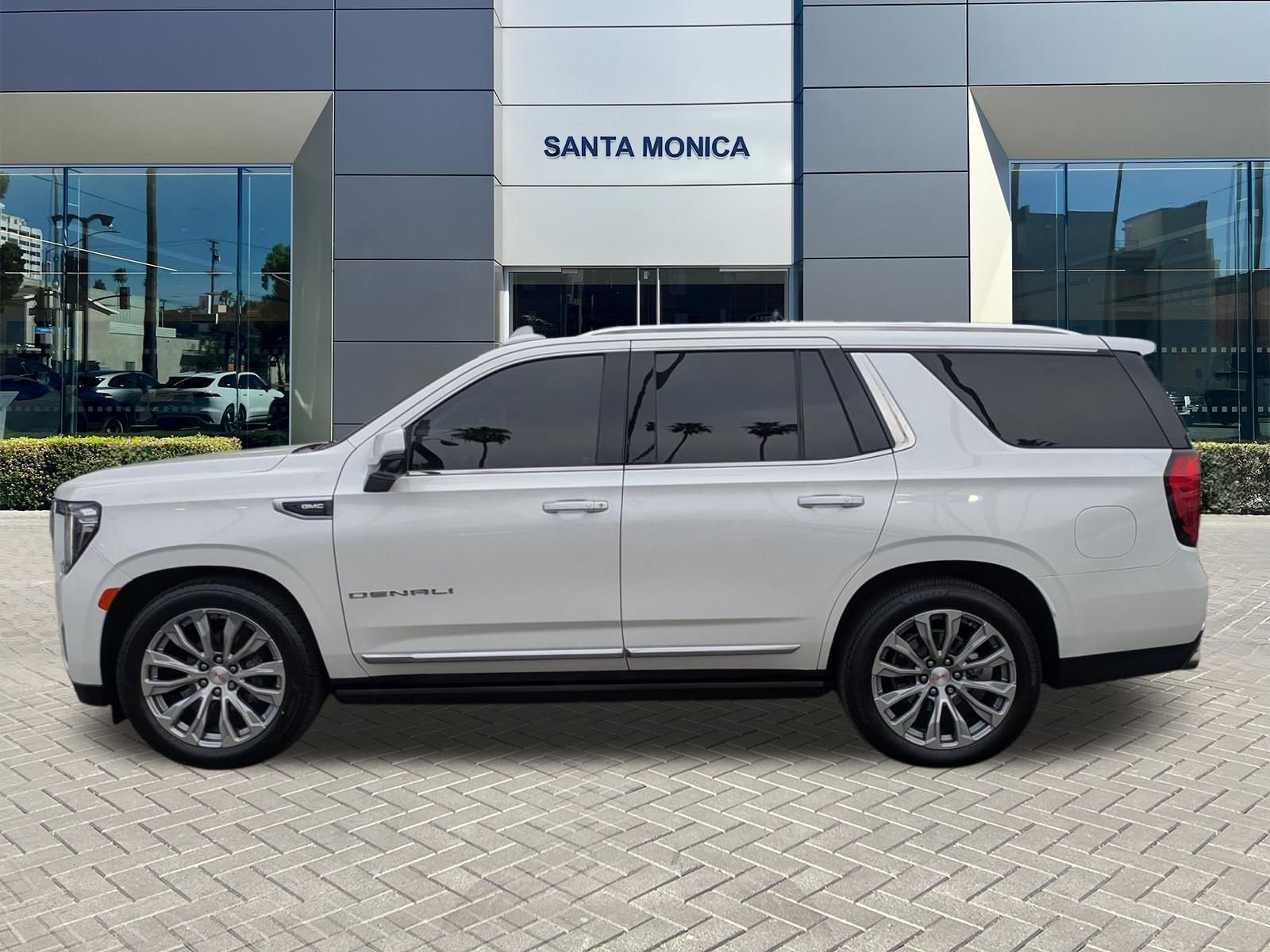 Used 2021 GMC Yukon Denali w/ Denali Ultimate Package image 8