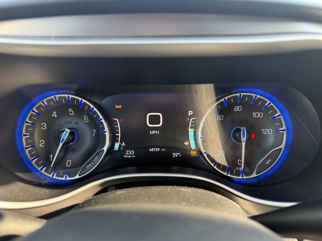 Used 2023 Chrysler Pacifica Touring-L image 31