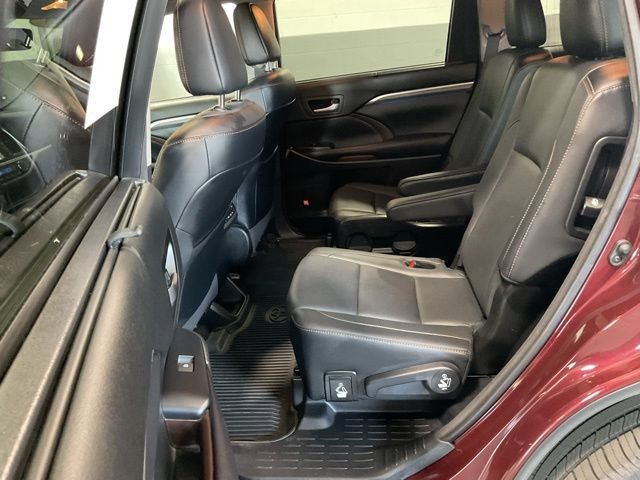 Used 2017 Toyota Highlander Limited AWD/4WD image 18