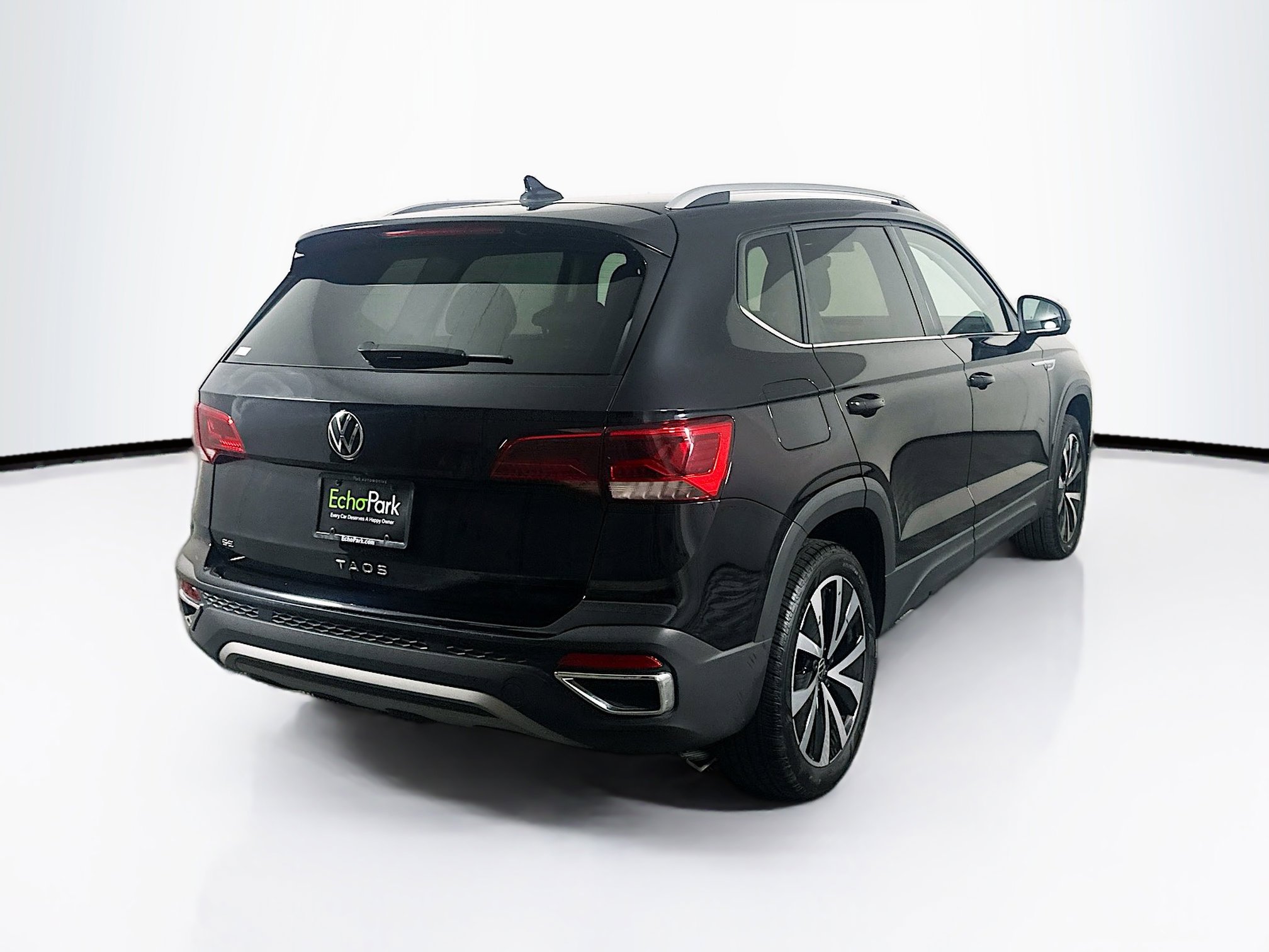 Used 2024 Volkswagen Taos SE image 9