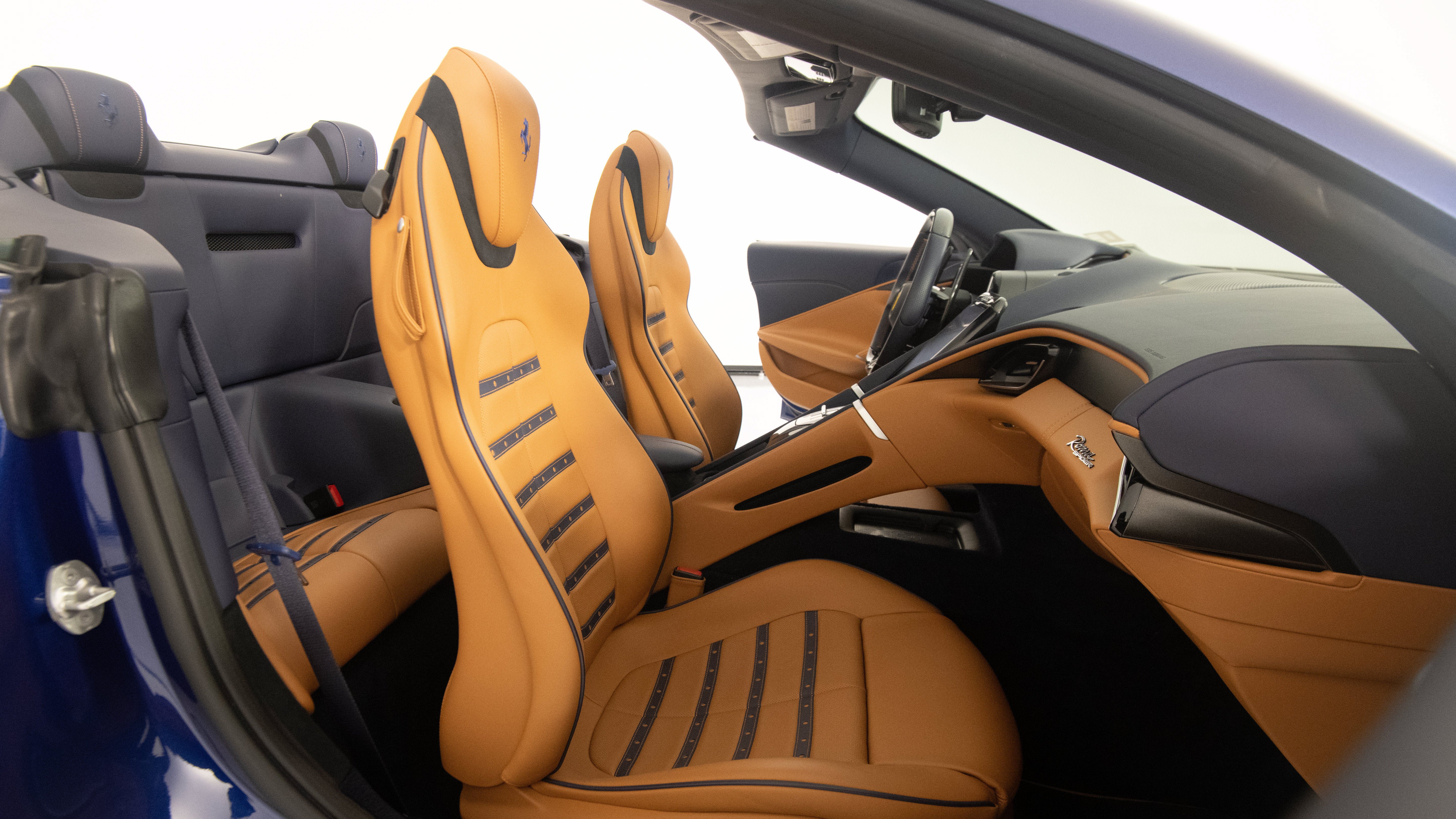 Certified 2025 Ferrari Roma Spider RWD image 31