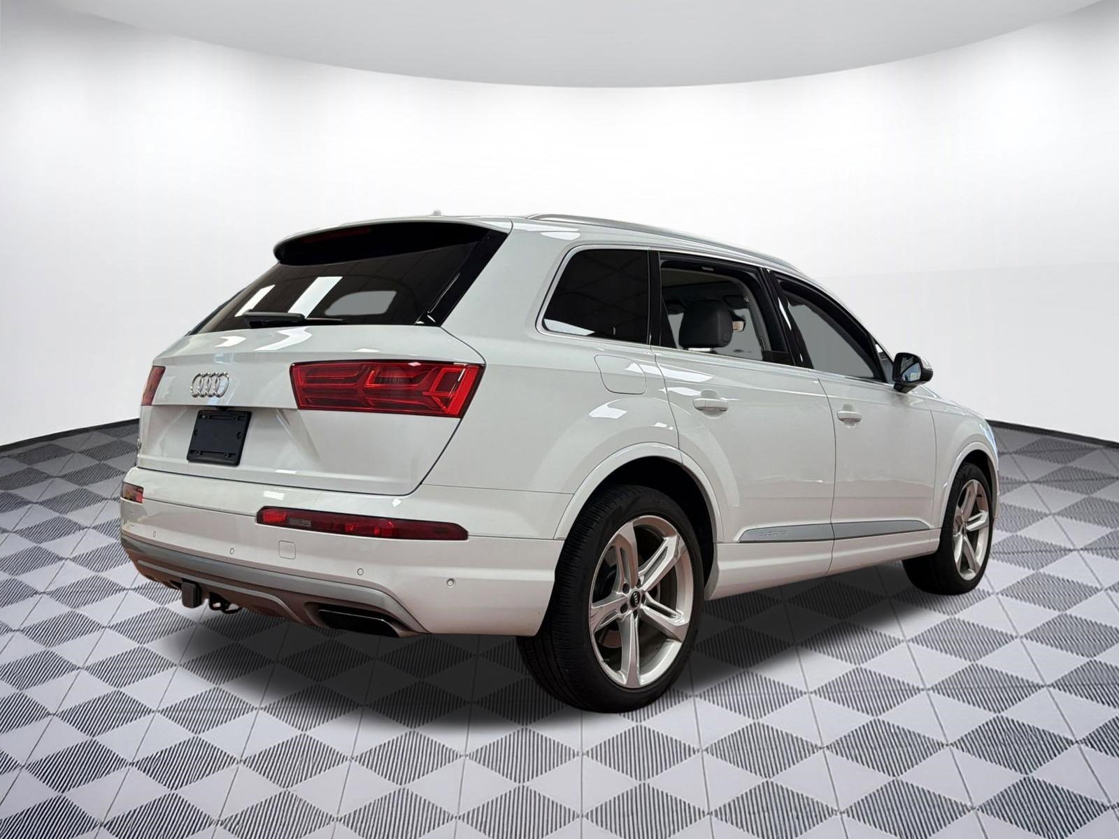 Used 2019 Audi Q7 3.0T Prestige image 9