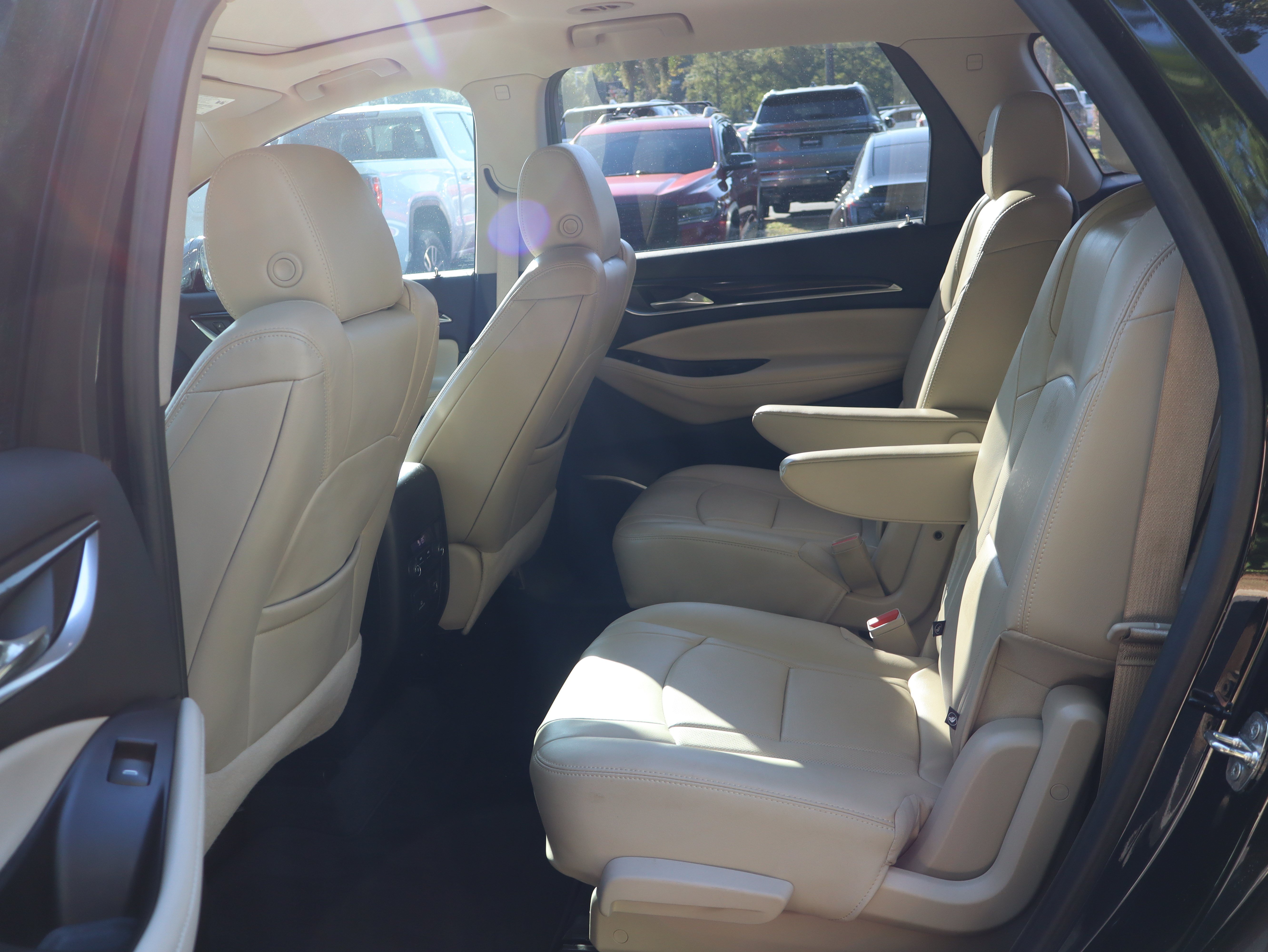 Used 2019 Buick Enclave Essence FWD image 38