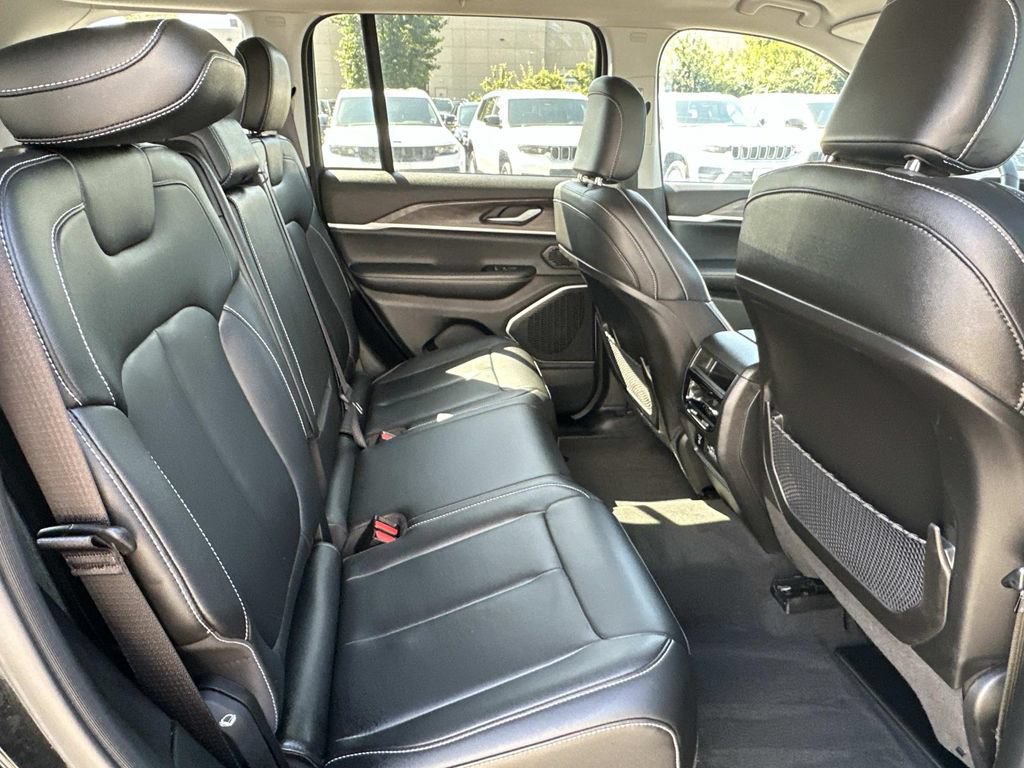 Used 2023 Jeep Grand Cherokee Limited AWD/4WD image 15