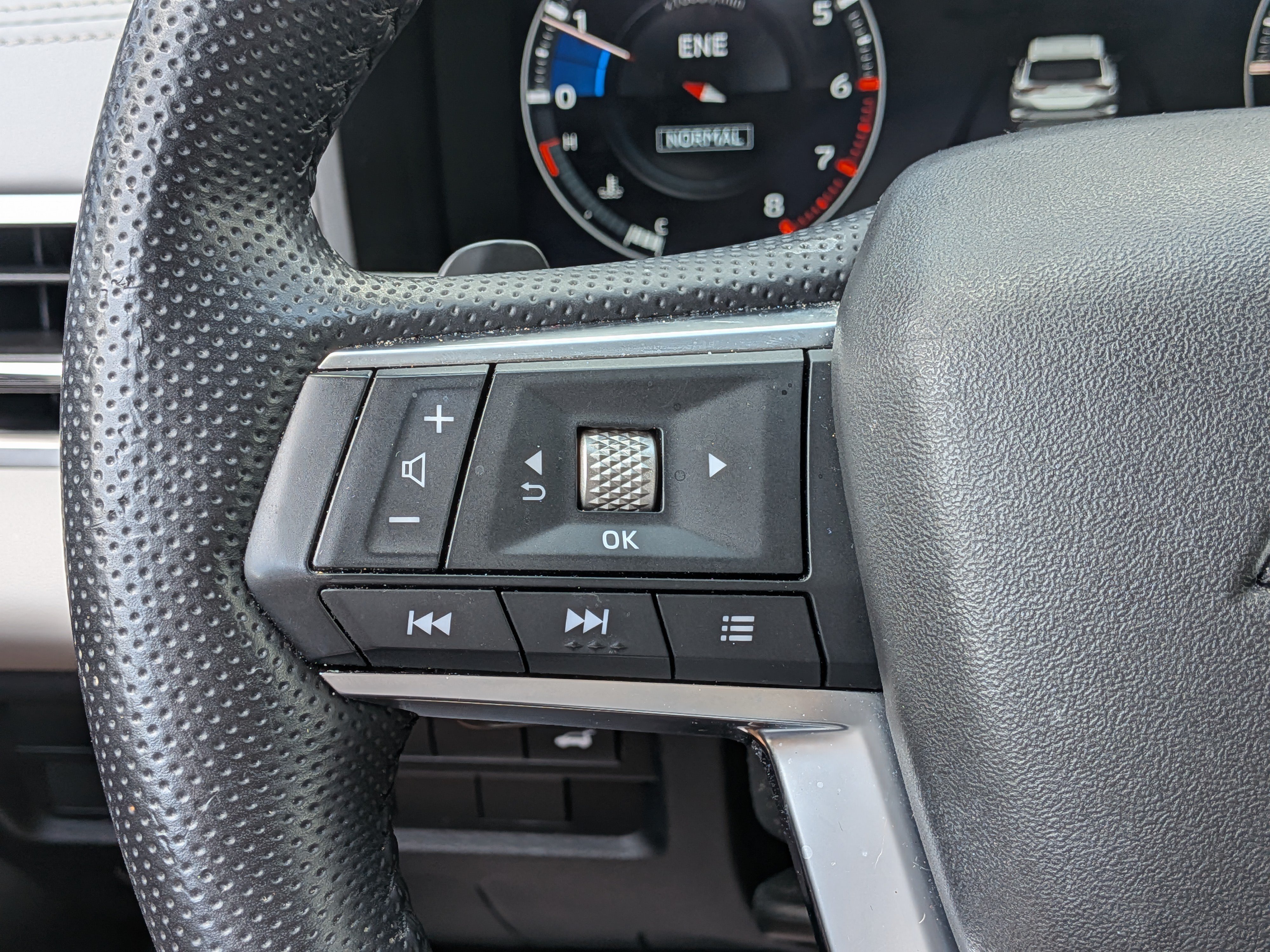 Used 2023 Mitsubishi Outlander SEL FWD image 23