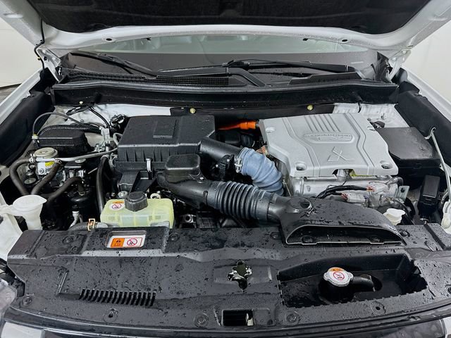 Used 2019 Mitsubishi Outlander 4WD Plug-In Hybrid image 30