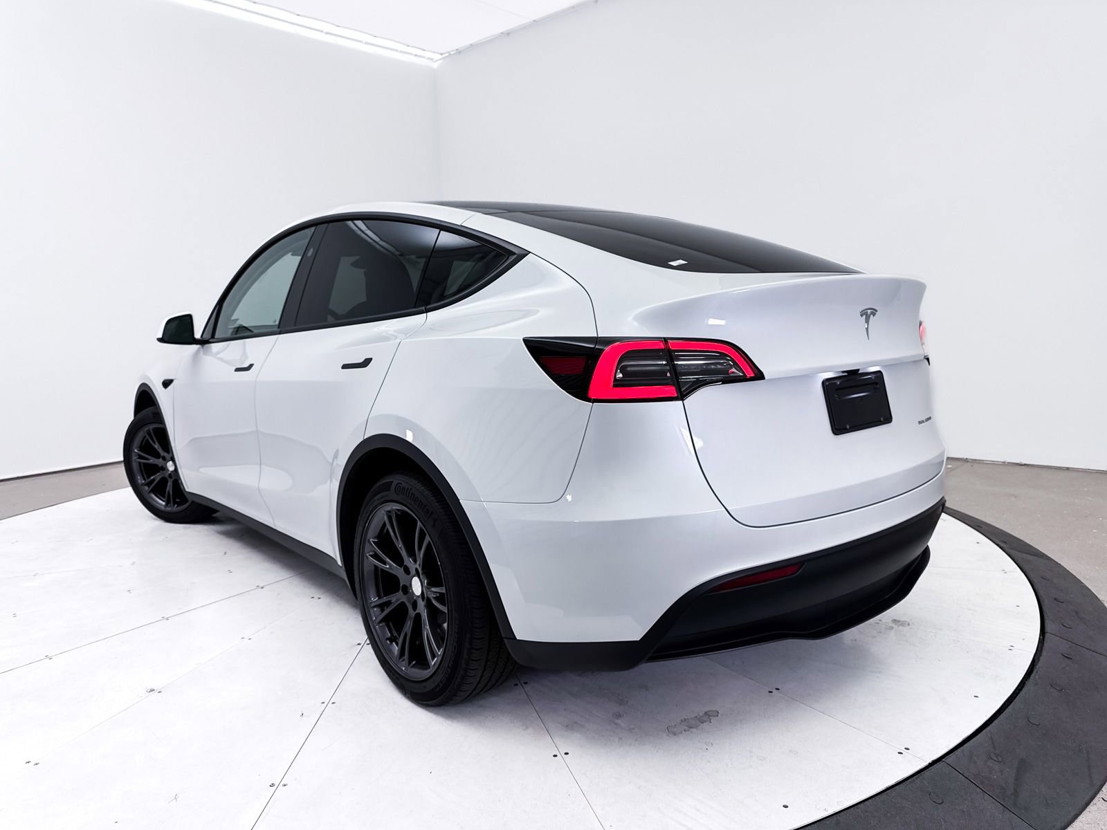 Used 2024 Tesla Model Y Long Range image 2