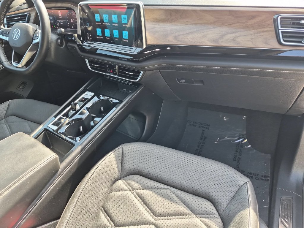 Used 2025 Volkswagen Atlas SE AWD/4WD image 32