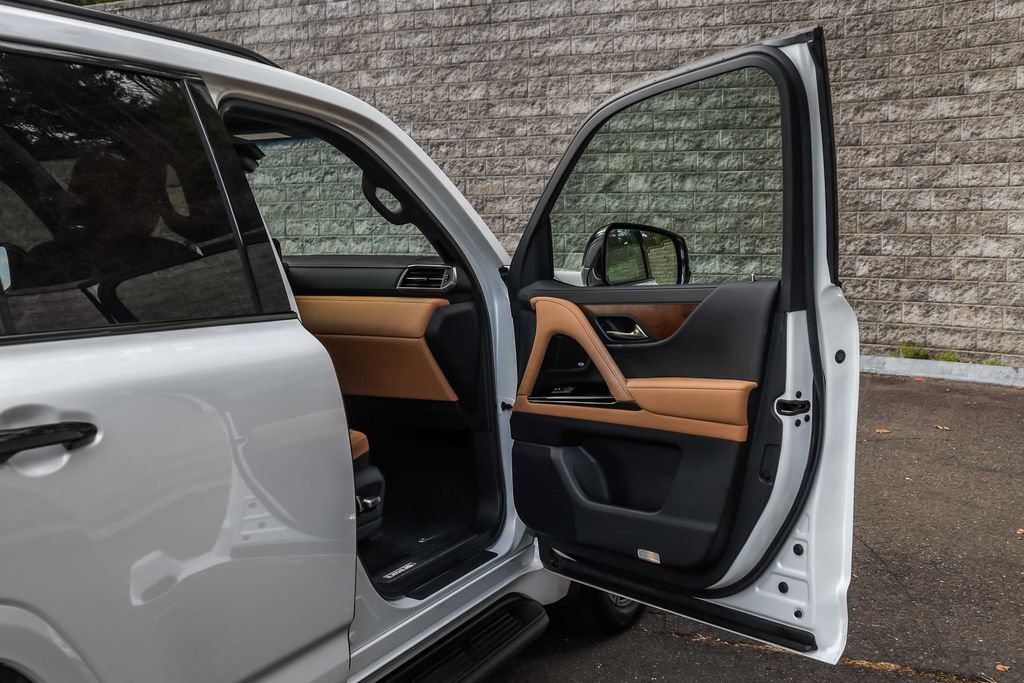 Used 2024 Lexus LX 600 4WD w/ Appearance Package image 18