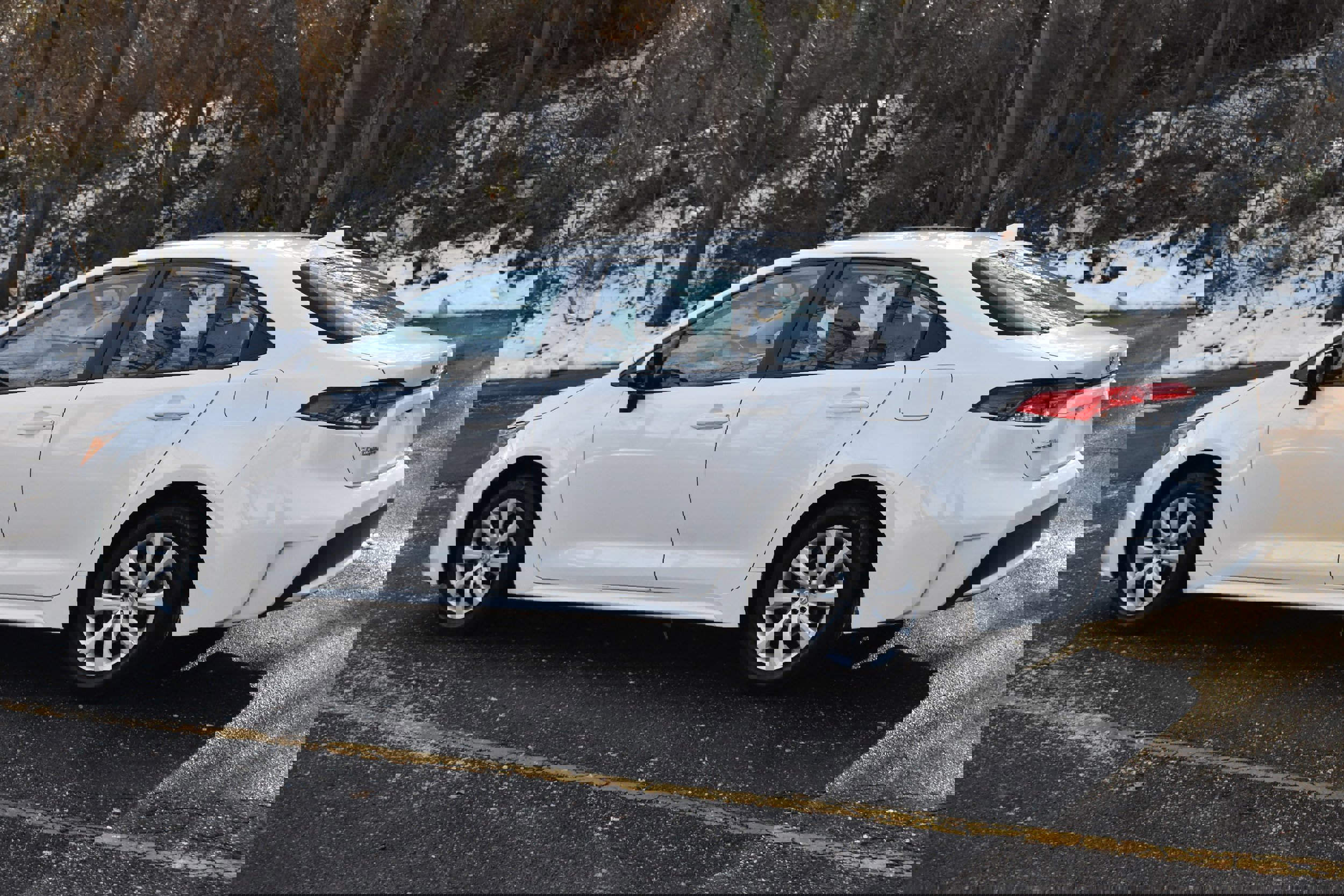 Used 2022 Toyota Corolla LE image 5