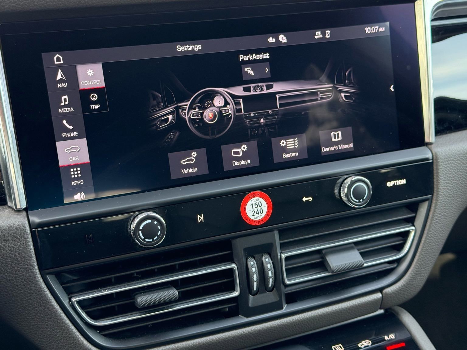 Used 2025 Porsche Macan image 21