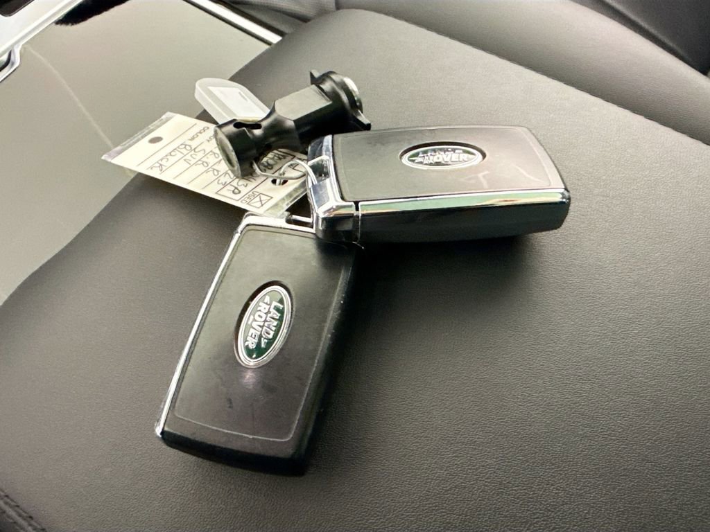 Used 2023 Land Rover Range Rover Autobiography image 17