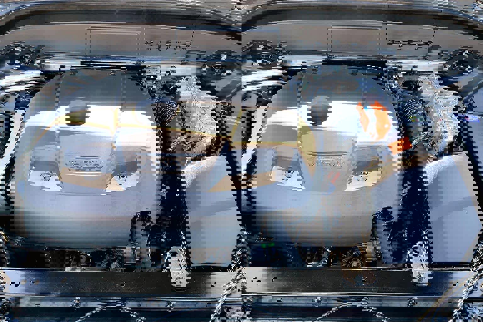 Used 2023 Volvo XC60 T8 Ultimate w/ Climate Package image 13