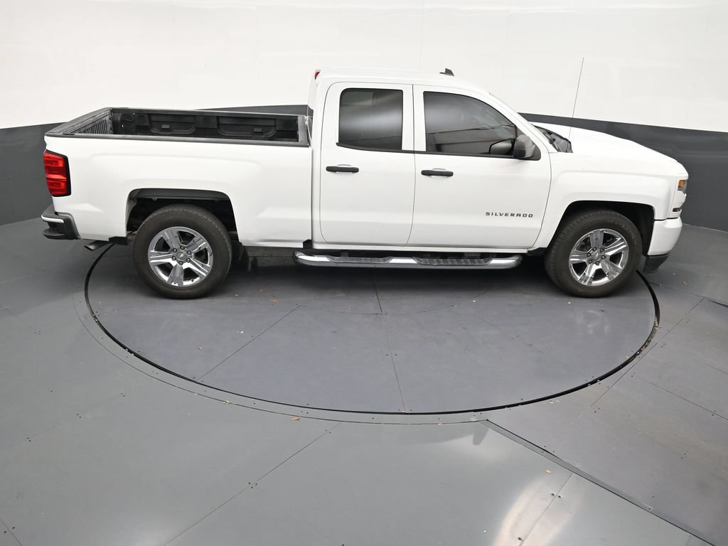 Used 2018 Chevrolet Silverado 1500 Custom w/ Custom Value Package RWD image 16