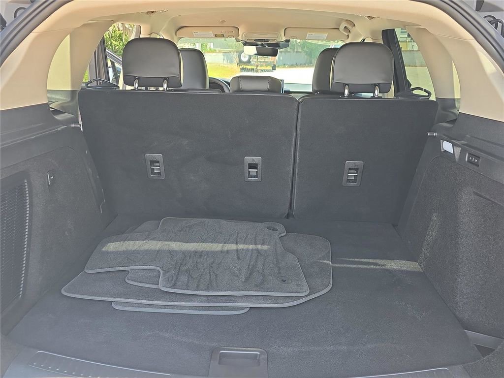 Used 2025 Lincoln Corsair FWD w/ Equipment Group 101A image 26