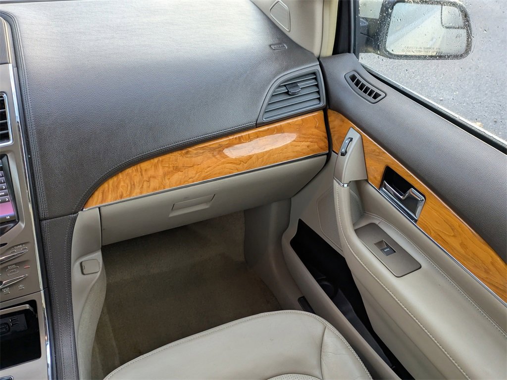 Used 2015 Lincoln MKX FWD w/ Walnut Swirl Wood Package image 17