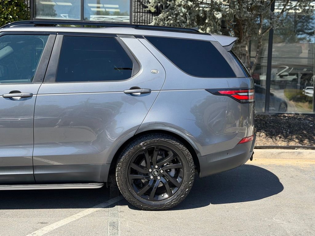 Used 2018 Land Rover Discovery HSE image 11