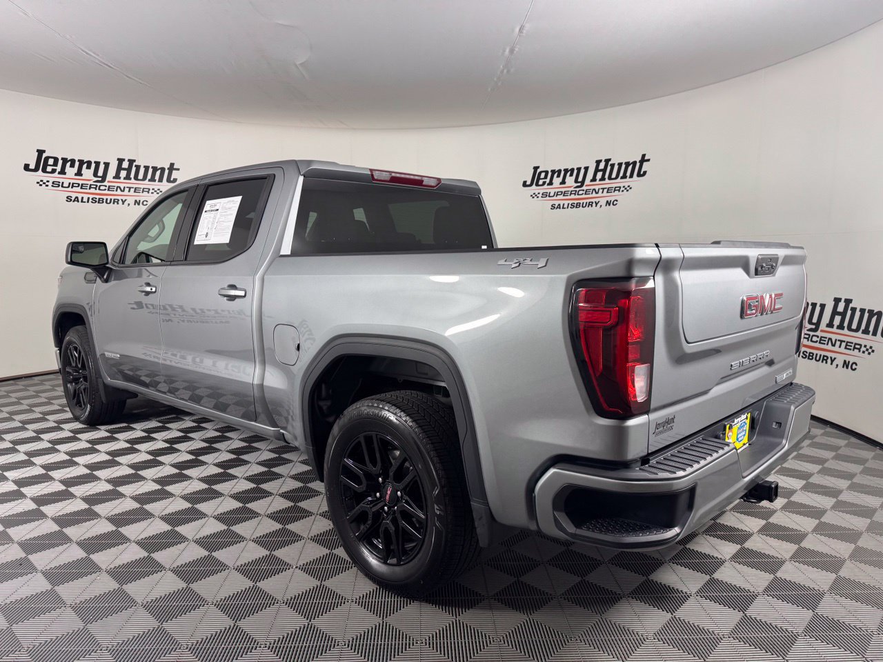 Used 2024 GMC Sierra 1500 Elevation AWD/4WD image 8