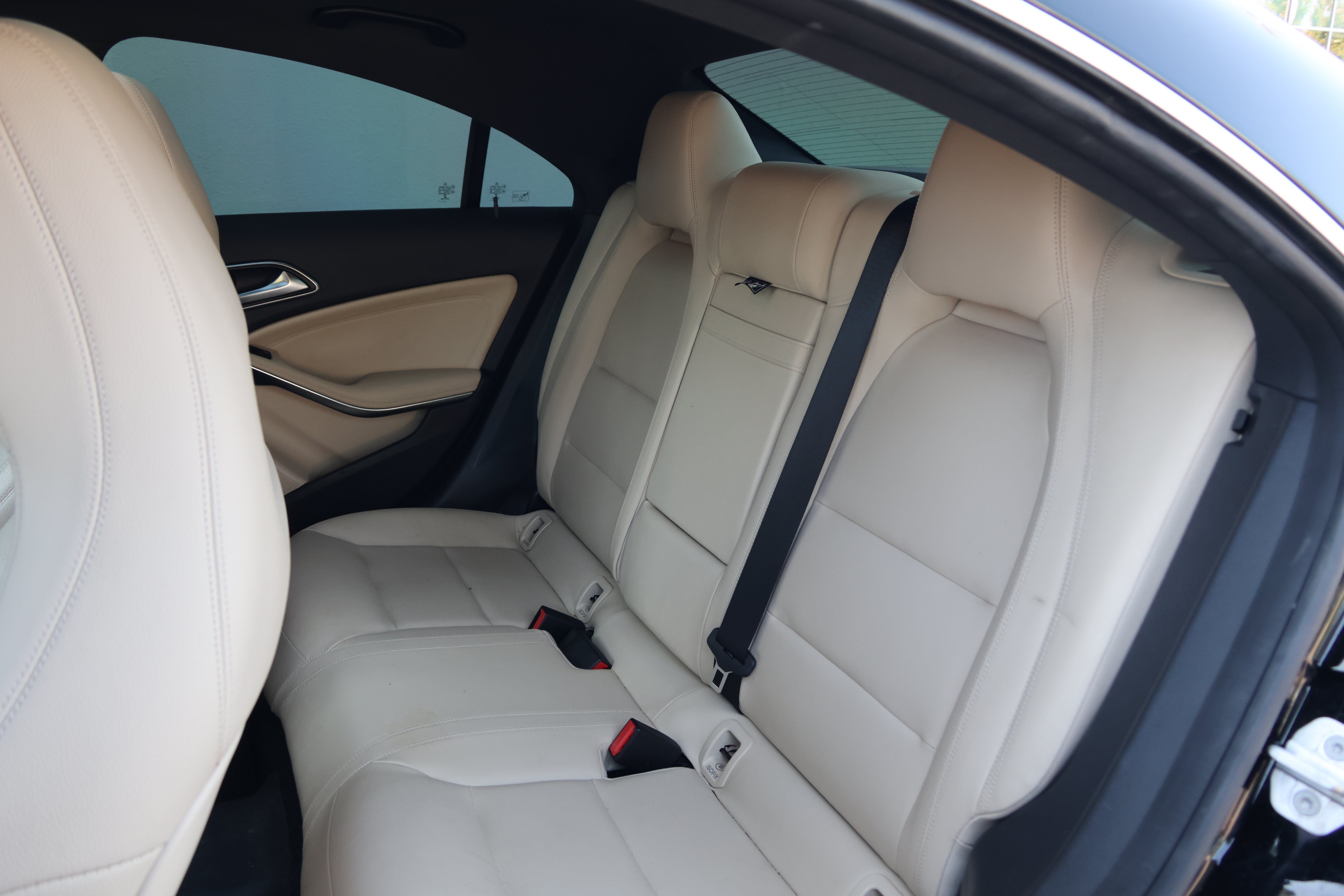 Used 2018 Mercedes-Benz CLA 250 4MATIC image 34