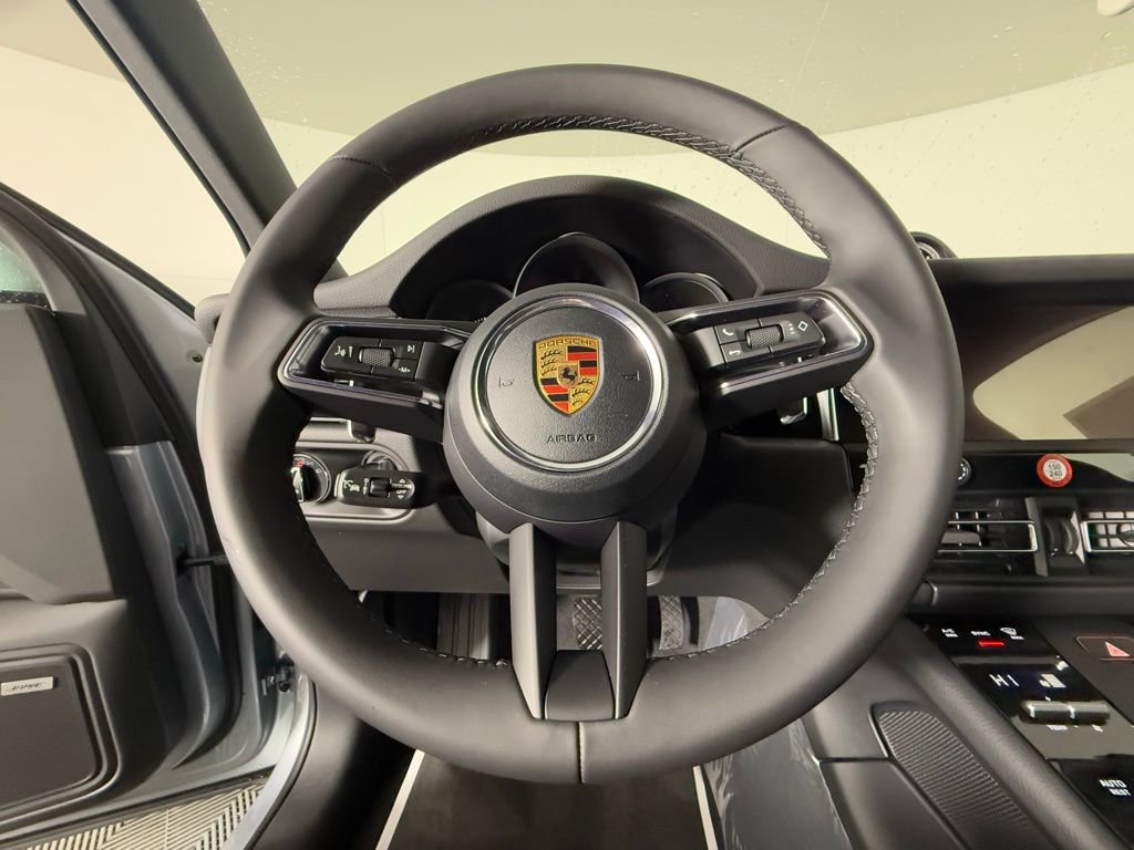 New 2026 Porsche Macan image 33