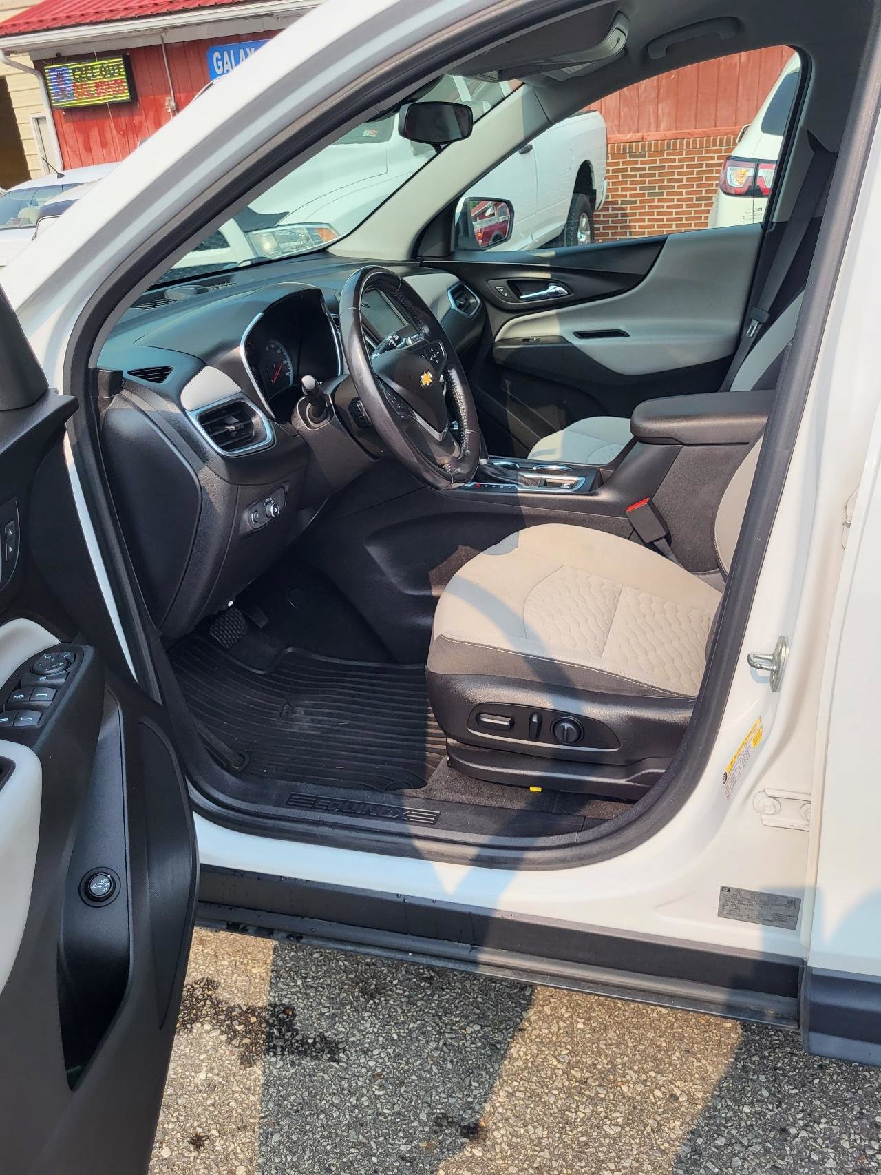 Used 2018 Chevrolet Equinox LT AWD/4WD image 11