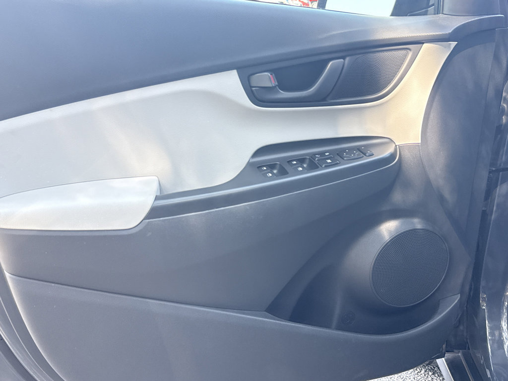 Certified 2023 Hyundai Kona SEL AWD/4WD image 17